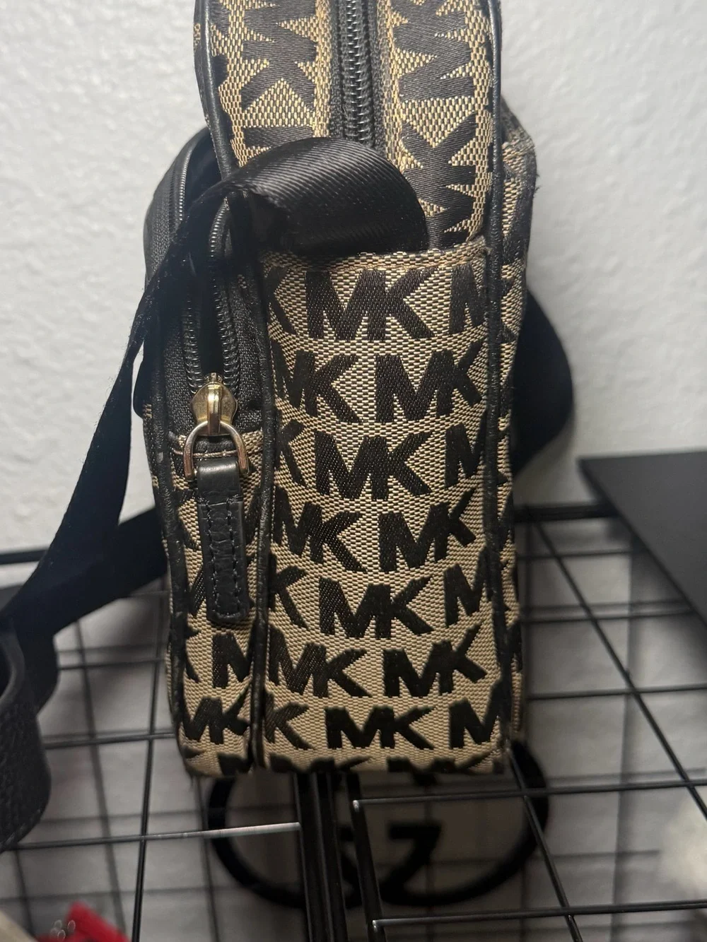 Michael Kors MK Signature Logo Crossbody Bag – Beige/Black Jacquard Flight Bag